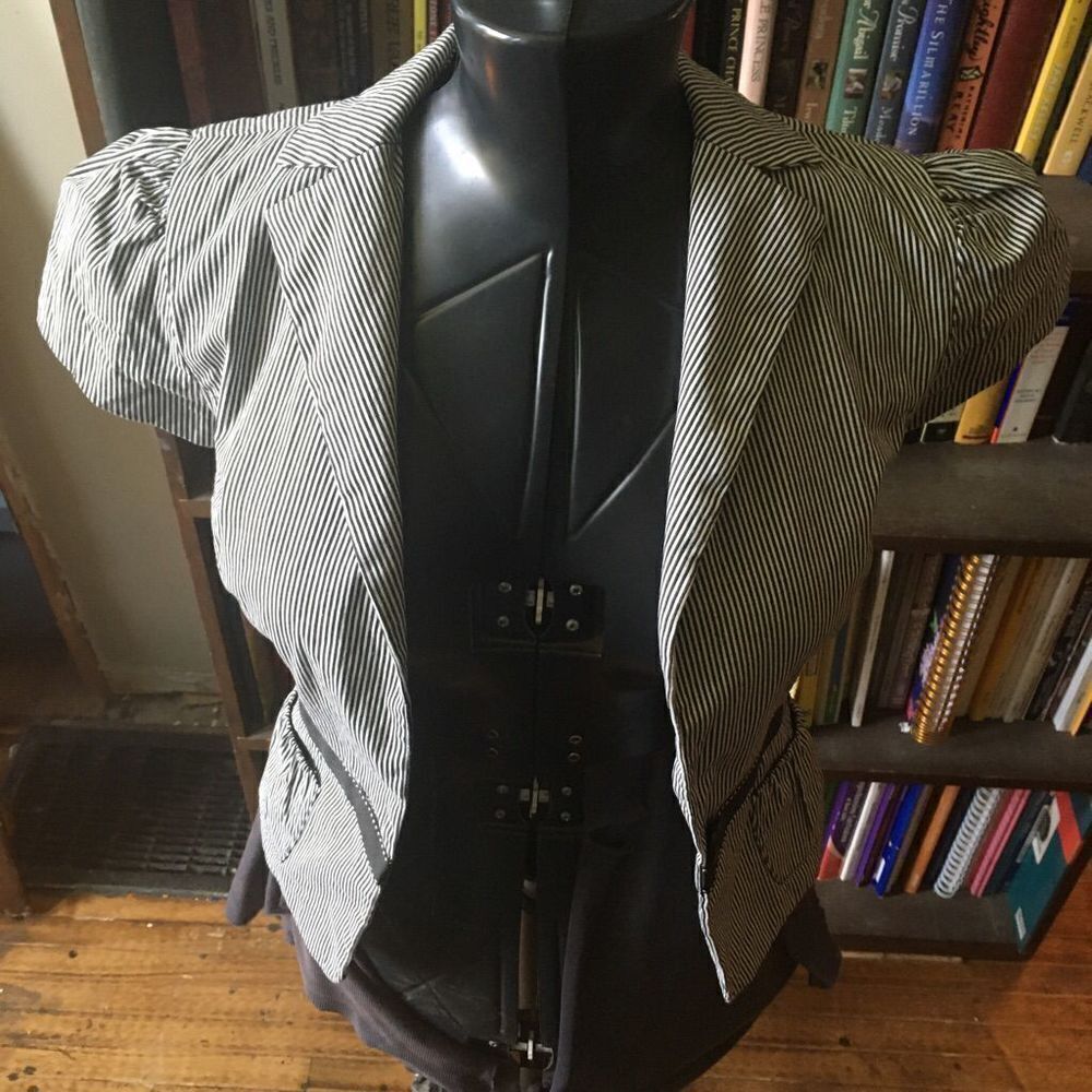 White House Black Market classic pinstripe romantic royalcore 0 blazer